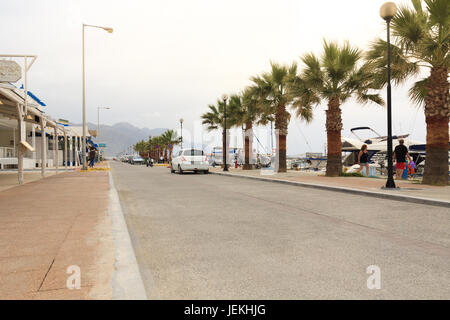 Promenade du village de Kardamena, Street View à Kos Island sur la Grèce. Banque D'Images