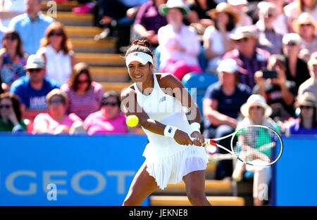 La société britannique Heather Watson en action contre la Slovaquie de Dudi Sela pendant quatre jours de l'AEGON International au Devonshire Park, Eastbourne. Banque D'Images