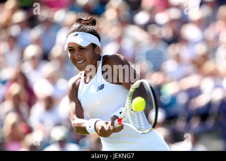 La société britannique Heather Watson en action contre la Slovaquie de Dudi Sela pendant quatre jours de l'AEGON International au Devonshire Park, Eastbourne. Banque D'Images