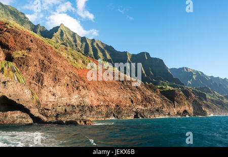 La côte de Na Pali prises à partir de la croisière au coucher du soleil le long de la côte de Kauai Banque D'Images