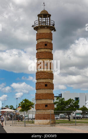 Lisbonne, Portugal - 18 mai 2017 : vieux phare sur le Tage, l'ouverture à l'Atlantique Banque D'Images