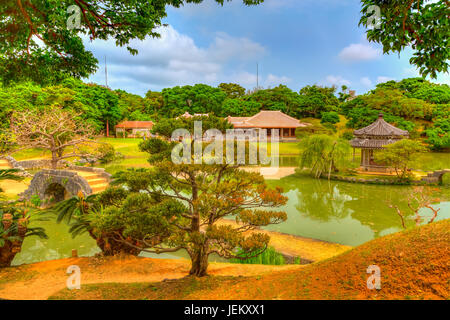 Les jardins de Shikinaen, une ancienne résidence royale sont situés sur une petite colline au sud de Château Shuri à Naha, Okinawa, Japon. Banque D'Images