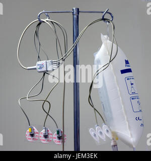 Une tige à soluté ou se tenir dans une salle en préparation d'anesthésiques utilisation anaethsetising un patient pour une intervention chirurgicale. Banque D'Images