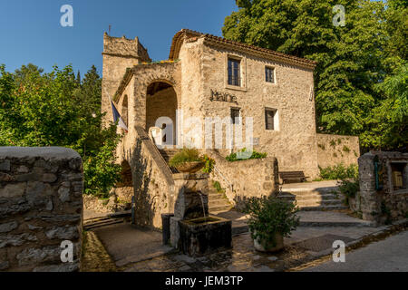 Mairie du village médiéval de Saint-Guilhem-le-Désert, l'un des les plus beaux villages de France. De l'Hérault. France Banque D'Images