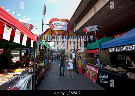 Acklam Village, au coeur de Notting Hill, Portobello Road, à l'ouest de Londres, Angleterre, Royaume-Uni Banque D'Images