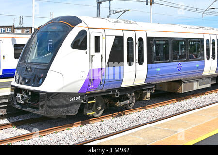 Nouveau train tfl Crossrail classe 345 sur Elizabeth Line sur le service passagers toutes les gares arrivent Shenfield Essex de Londres Liverpool St England UK Banque D'Images