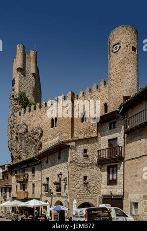 Forteresse du 10ème siècle. Situé sur un rocher surplombant la vallée de Tobalina dans la ville de Frias, province de Burgos, Castille et Leon, Espagne, Union européenne Banque D'Images