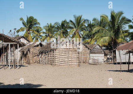 Village rural, Morondava, Madagascar Banque D'Images