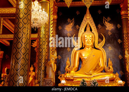 Phra Phuttha Chinnarat Buddha image à Wat Phra Si Rattana Mahathat Temple à Phitsanulok, Thaïlande Banque D'Images