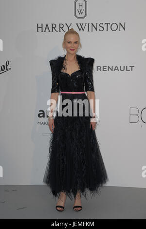 Annuel 70e Festival du Film de Cannes - Gala amFAR - Arrivées avec : Nicole Kidman Où : Cannes, France Quand : 25 mai 2017 Credit : IPA/WENN.com **Uniquement disponible pour publication au Royaume-Uni, USA, Allemagne, Autriche, Suisse** Banque D'Images