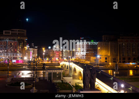 Paysage de nuit à Skopje Banque D'Images