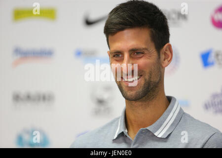 Eastbourne, Royaume-Uni. 26 Juin, 2017. Novak Djokovic la Serbie de pourparlers d'une conférence de presse au cours de la deuxième journée de l'International Aegon Eastbourne Le 26 juin 2017, à Eastbourne, Angleterre Crédit : Paul Terry Photo/Alamy Live News Banque D'Images