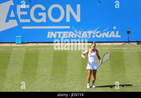 Eastbourne, Royaume-Uni. 26 Juin, 2017. Dudi Sela de Slovaquie en action contre Heather Watson de Grande-Bretagne au cours de la deuxième journée de l'International Aegon Eastbourne Le 26 juin 2017, à Eastbourne, Angleterre Crédit : Paul Terry Photo/Alamy Live News Banque D'Images