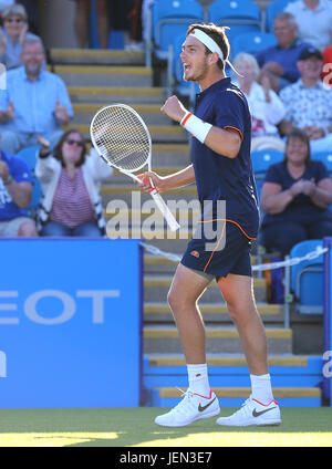 Eastbourne, Royaume-Uni. 26 Juin, 2017. Cameron Norrie de Grande-bretagne célèbre après avoir battu Horacio Zeballos de l'Argentine au cours de la deuxième journée de l'International Aegon Eastbourne Le 26 juin 2017, à Eastbourne, Angleterre Crédit : Paul Terry Photo/Alamy Live News Banque D'Images