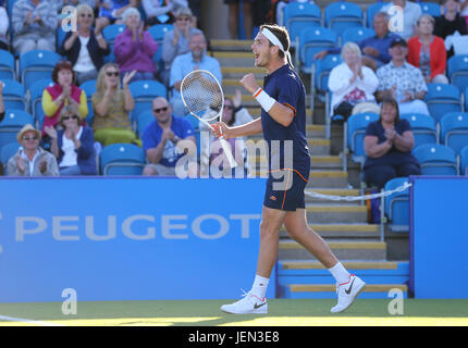 Eastbourne, Royaume-Uni. 26 Juin, 2017. Cameron Norrie de Grande-bretagne célèbre après avoir battu Horacio Zeballos de l'Argentine au cours de la deuxième journée de l'International Aegon Eastbourne Le 26 juin 2017, à Eastbourne, Angleterre Crédit : Paul Terry Photo/Alamy Live News Banque D'Images