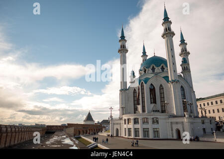 Kazan, Russie. 23 Juin, 2017. L'Qolsarif Mosque à Kazan, Russie, 23 juin 2017. Kazan, Russie est le huitième plus grande ville avec une population de 1,2 millions de dollars, est un centre important de l'Islam russe ainsi qu'un grand intellectuel, culturel et économique node dans le pays. Photo : Marius Becker/dpa/Alamy Live News Banque D'Images