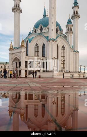 Kazan, Russie. 23 Juin, 2017. L'Qolsarif Mosque à Kazan, Russie, 23 juin 2017. Kazan, Russie est le huitième plus grande ville avec une population de 1,2 millions de dollars, est un centre important de l'Islam russe ainsi qu'un grand intellectuel, culturel et économique node dans le pays. Photo : Marius Becker/dpa/Alamy Live News Banque D'Images