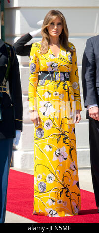 Washington, USA. Jun 26, 2017. Première dame Melania Trump attend d'accueillir le Premier Ministre Narendra Modi de l'Inde à la Maison Blanche à Washington, DC le lundi 26 juin 2017. Credit : MediaPunch Inc/Alamy Live News Banque D'Images