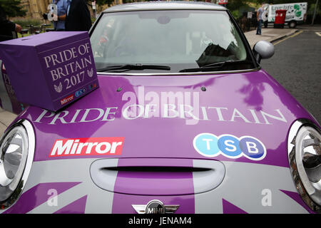 Londres, Royaume-Uni. 27 Juin, 2017. Daily Mirror la fierté de la Grande-Bretagne photocall à Westminster. Le Daily Mirror's Pride of Britain Awards, en partenariat avec le BST, sera sur ITV en octobre Crédit : Dinendra Haria/Alamy Live News Banque D'Images