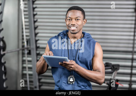 Athletic trainer using digital tablet Banque D'Images