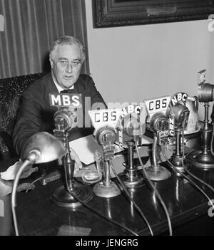 Le président américain Franklin Roosevelt à la radiodiffusion sur Nation Crise de la guerre européenne, Washington DC, USA, Harris & Ewing, 3 septembre 1939 Banque D'Images