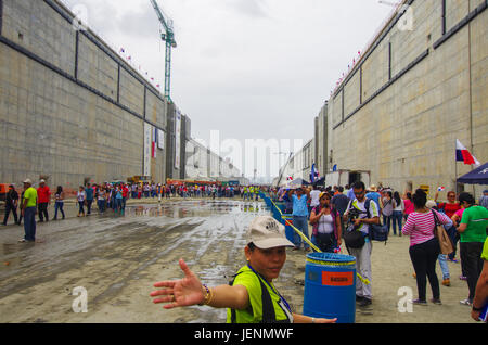 Visiter l'intérieur des écluses du Canal de Panama à sec Banque D'Images