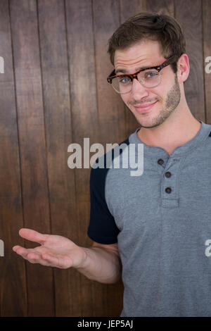 Beau port de lunettes nerd hipster Banque D'Images