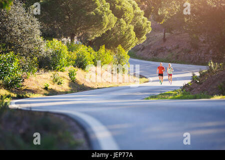 Jeune couple jogging Banque D'Images