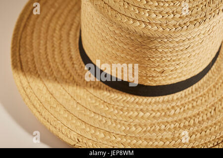 Un classique homme Amish's Straw Hat Banque D'Images