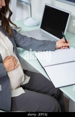 Portrait enceinte dans le dossier Banque D'Images