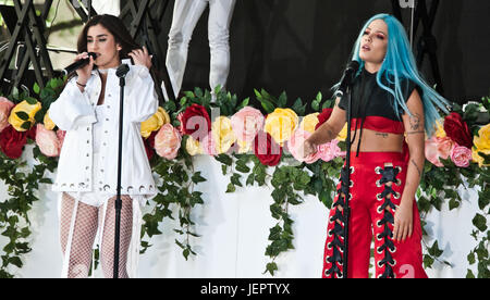 New York, NY, USA. 9 juin, 2017. Lauren Jauregui et Halsey effectuer sur NBC's "aujourd' Show Concert Series du Rockefeller Plaza. Banque D'Images