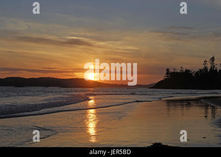 Coucher du soleil à Long Beach à Tofino sur Vancouver Islande , Sonnenuntergang an der Long Beach à Tofino auf l'île de Vancouver Banque D'Images