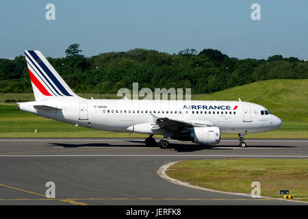 Airbus A319 d'Air France prêts à décoller à l'aéroport de Birmingham, UK (F-GRHH) Banque D'Images