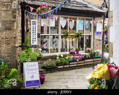 Fleuristes Shop dans la cour de shopping de Kings court à Pateley Bridge North Yorkshire Angleterre Banque D'Images