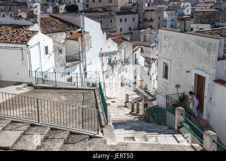 Voies d'enroulement raide monte Saint'Angelo, sur la péninsule du Gargano, Pouilles, Italie Banque D'Images