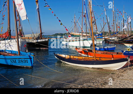 Les bateaux traditionnels à Cancale, port de la Houle, festival maritime : 'La Cancalaise à 30 ans' (Cancale, Ille et Vilaine, Bretagne, France). Banque D'Images