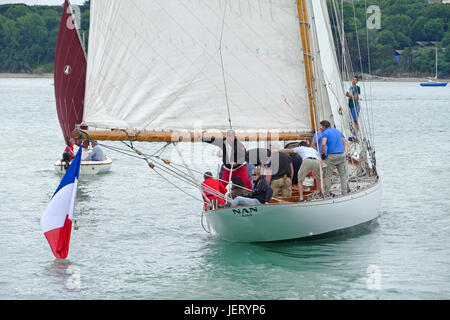 Nan de Fife : classic yacht à voile avec un cutter rig aurique, conçu et construit par William Fife en 1896 (Cancale, France). Banque D'Images