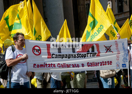 Rome, Italie. 27 Juin, 2017. Manifestation à Rome contre l'AECG (Accord économique et commercial), l'accord de libre-échange entre le Canada et l'UE dans ces jours en discussion au Sénat. Credit : Patrizia Cortellessa/Pacific Press/Alamy Live News Banque D'Images