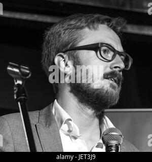 Lloyd Russell Moyle, parlant au rallye du travail à Brighton Banque D'Images