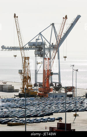 Grues du port commercial de Setúbal. Portugal Banque D'Images