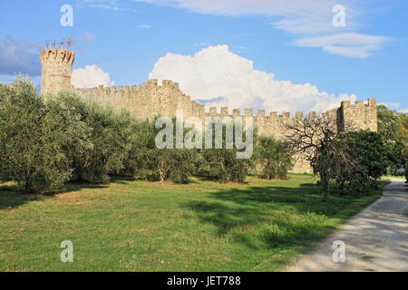 Château médiéval dans l'Île Polvese. Le lac de Trasimeno, Italie Banque D'Images