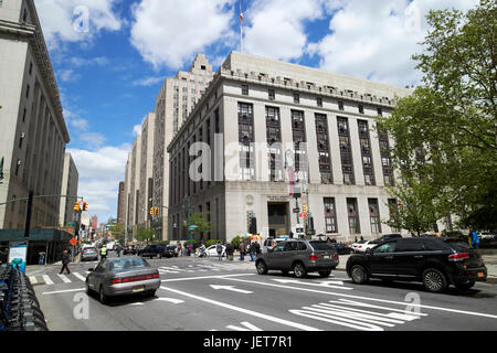 Recherche le long de la rue centre à la Louis J Lefkowitz building New York USA Banque D'Images