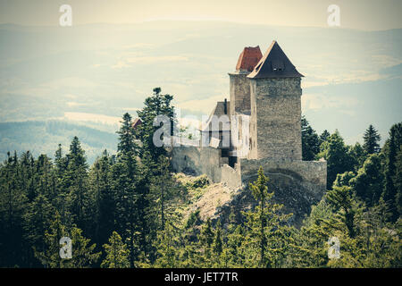 Le château Kasperk, Parc National Sumava. Kasperk château près de petite ville de Kasperske Hory, forêt de Bohême du Sud, Sumava , République Tchèque Banque D'Images