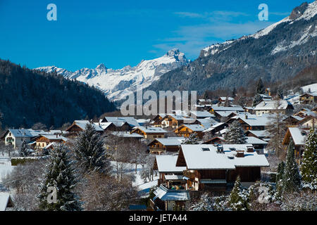 Village de Servoz en hiver, Chamonix, France Banque D'Images