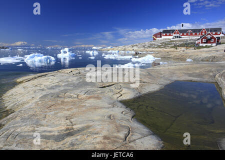 Le Groenland, soirée disco, la baie d'Ilulissat, fjord, icebergs, banquises, coast, rock, les maisons, l'ouest du Groenland, E), des glaciers, de l'Arctique, l'été, les glaces à la dérive, glacier, la nature, les changements climatiques, la côte de la bile, du tourisme, de l'avis, la largeur, la distance, l'architecture, maison en bois, Banque D'Images