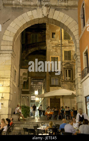 Italie, Vénétie, Vérone, vieille ville, Piazza dei Signori, la nuit, Banque D'Images