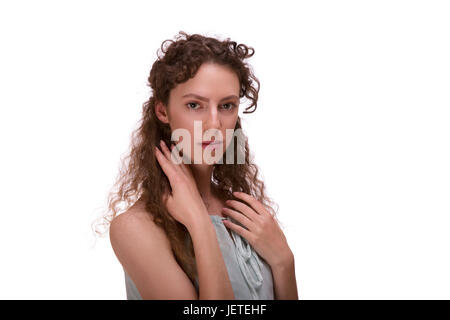 Portrait de femme étrange isolé sur fond blanc Banque D'Images