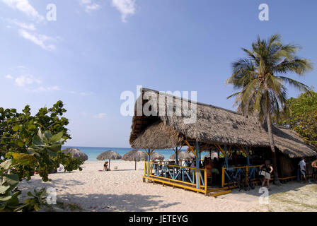 Cuba, Varadero, plage, Rimpossible échoue, les touristes, les Caraïbes, île, plage, plage de sable fin, parasols, aciéries, toit de paille, bar, restaurant de plage, personne, vacances, détente, repos, fête, gastronomie, destination, Tourisme, vacances, vacances de plage, Banque D'Images