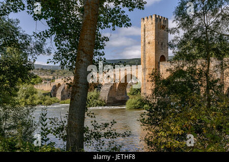 Pont médiéval de Frías, province de Burgos, Castille et Leon, Espagne, Europe. Banque D'Images