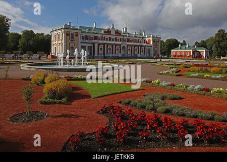 Le Palais Kadriorg (estonien : Kadrioru perte, en allemand : Schloss Katharinental) est un palais baroque construit pétrinien pour Catherine I de Russie par Pierre le Grand à Tallinn, Estonie. L'estonien et le nom allemand pour le palais signifie "Catherine's Valley'. Dans le monde d'utilisation | c Banque D'Images